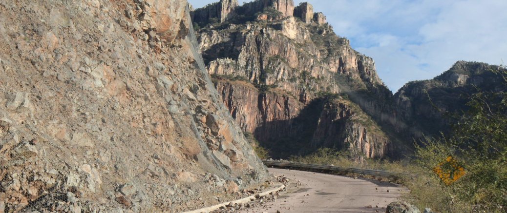 Parc Aventure de las Barrancas del Cobre, Divisadero, Chihuahua -> Sur la route de Batopilas, en haut du Canyon Parc Aventure de las Barrancas del Cobre, Divisadero, Chihuahua -> Sur la route de Batopilas, en haut du Canyon